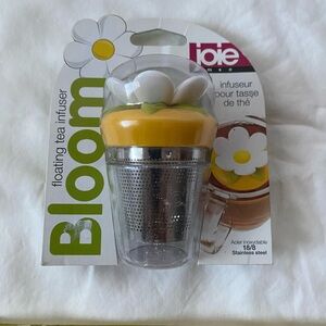 Tea Infuser w flower detail
